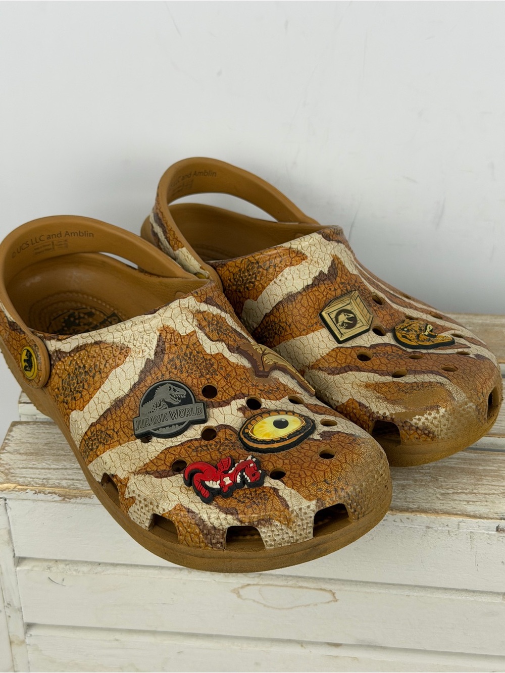 Jurassic World Crocs Classic Clog dinosaur scale, graphic Jibbitz charms J3